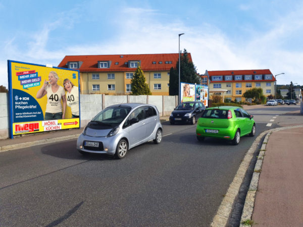 Ettmannsdorfer Str. - FC-Sportplatz/Mauer