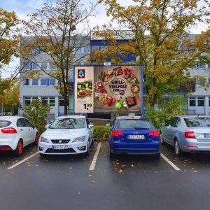 Leibnitzstr. - Großparkplatz an den Naabwiesen links