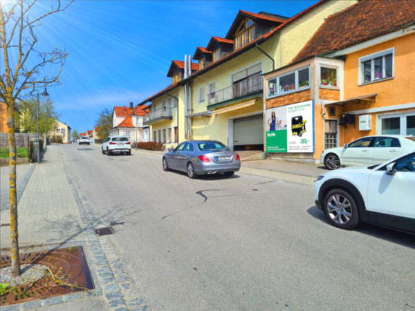 Bahnhofstr. 13                      "P"