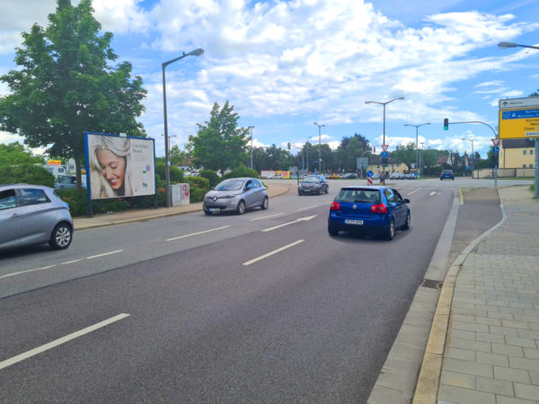 Weichser Weg Hs.Nr. 32 - Nh. Einfahrt Aldi