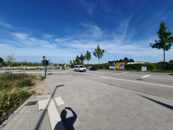 Franz-Josef-Strauß-Allee - gg. Einf. Jahnstadion Regensburg