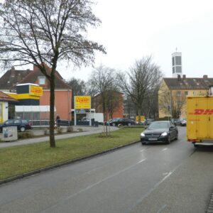 Erbprinz-Franz-Joseph-Str. 21/Netto li. neb. Eing.